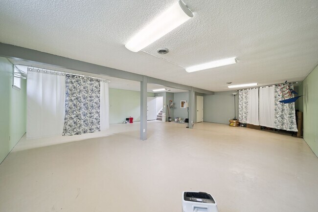 Building Photo - House for Rent 3 Bedrooms 2 Bath !!!!!