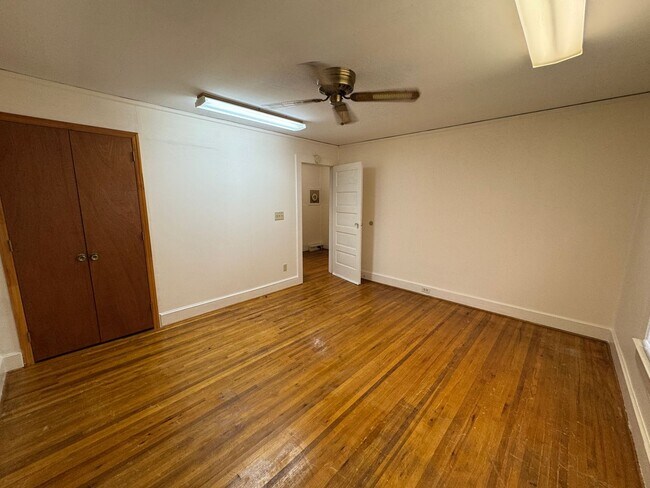 Building Photo - 112 Kale St