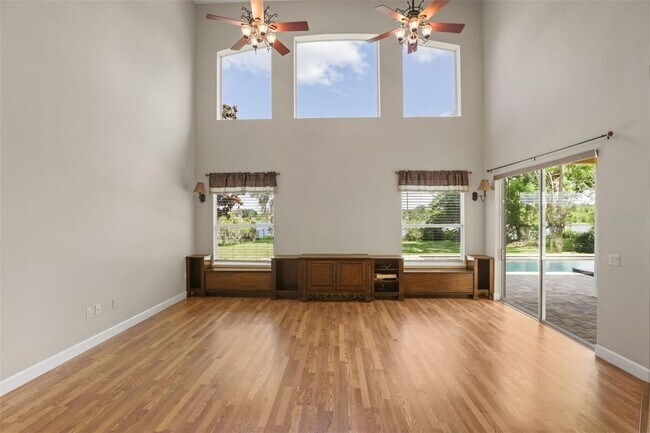Building Photo - 5554 Palm Lake Cir