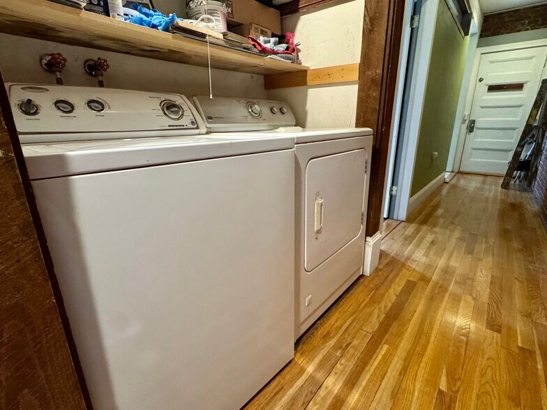 Building Photo - 48 Kent St