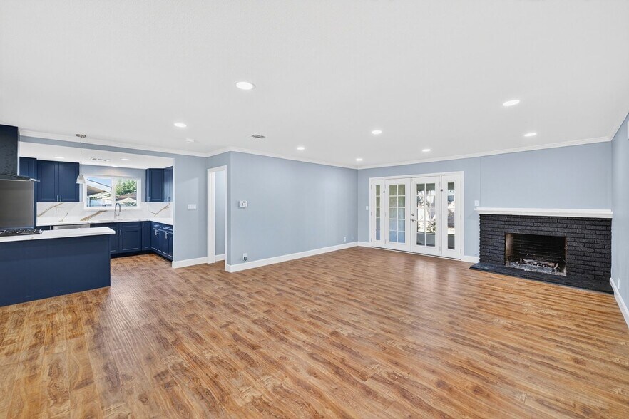 Building Photo - 445 E Hoover Ave