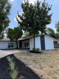 Building Photo - 5803 Wellington Dr
