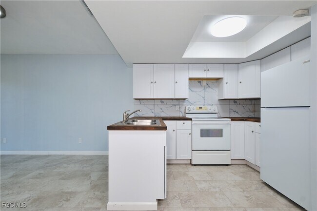 Building Photo - 824 Alderman St