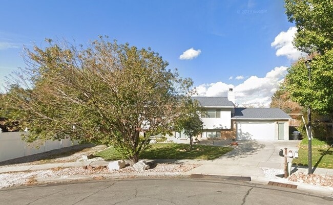 Building Photo - 2022 W Carefree Cir