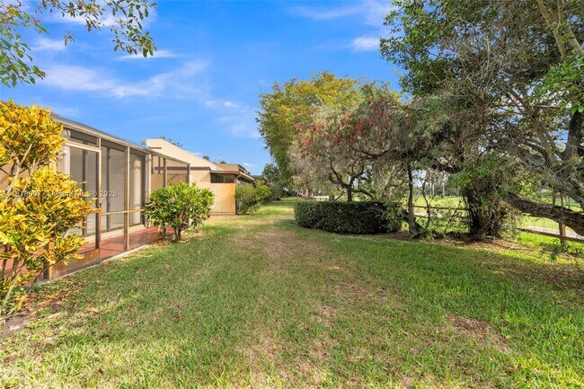 Building Photo - 1341 E Golfview Dr