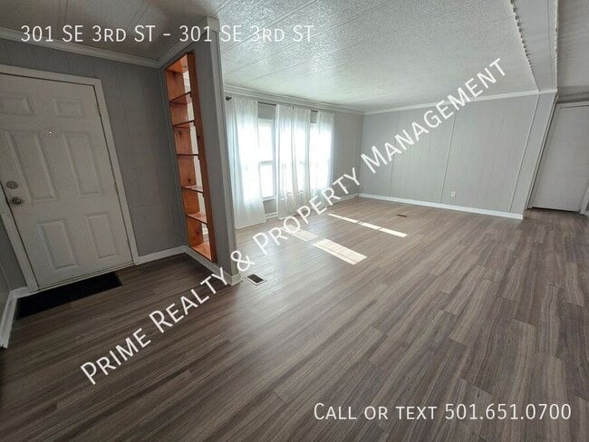 Building Photo - 301 SE 3rd St