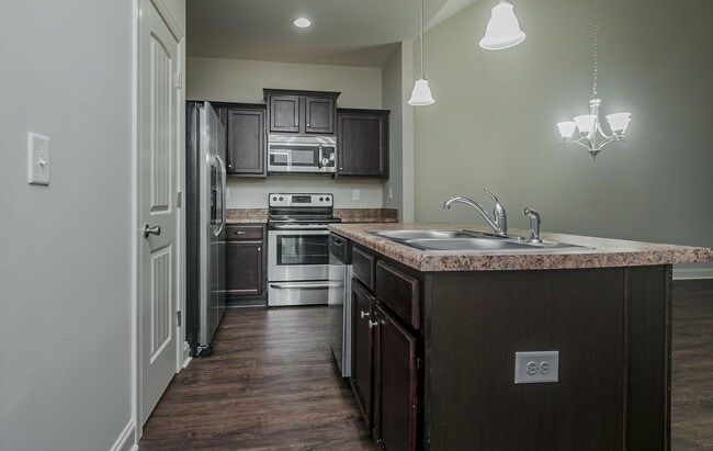 Building Photo - 950 Erika Ln