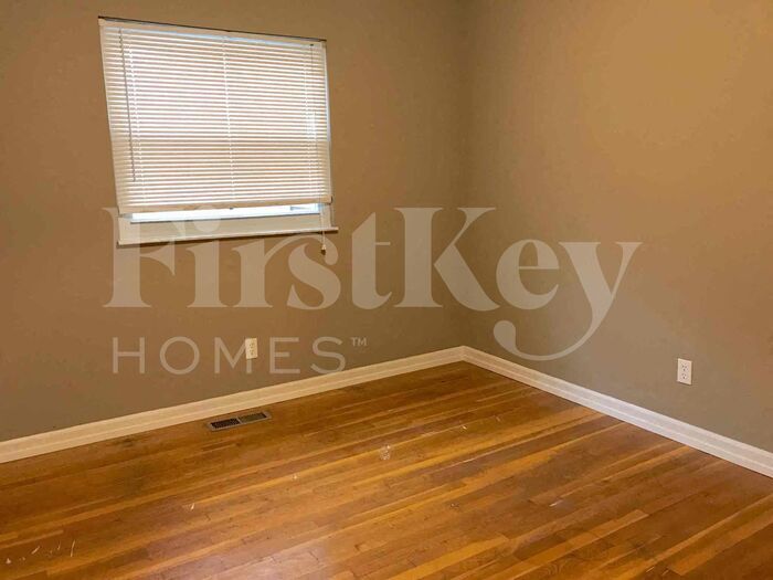 Building Photo - 2585 Teakwood Manor Dr