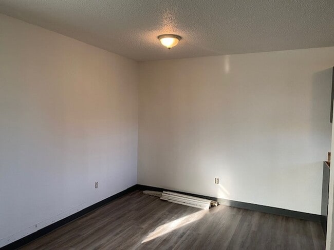 Building Photo - Great Duplex in North Springfield