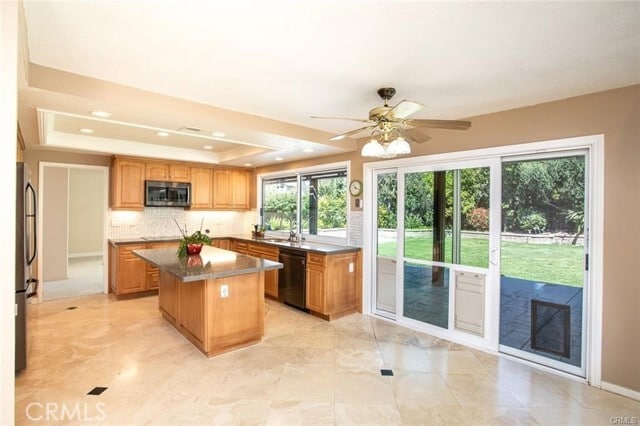 Building Photo - 2845 E Featherhill Dr