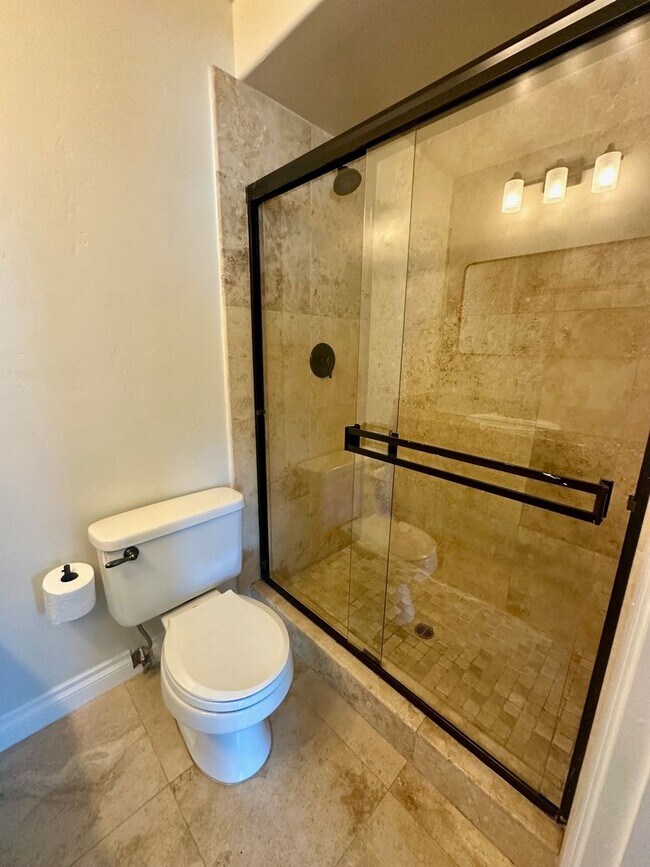 Building Photo - North Park 2bed/2bath with parking