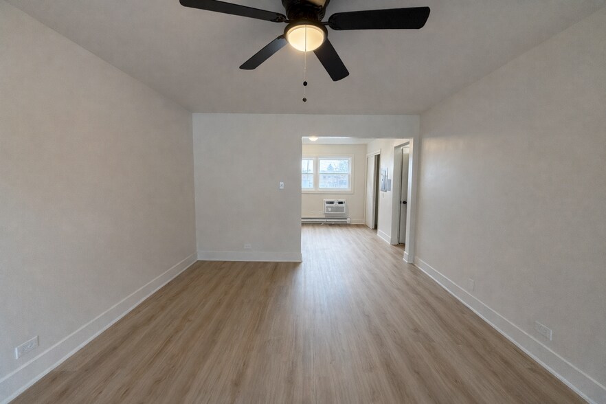 Building Photo - 11043 S Longwood Dr