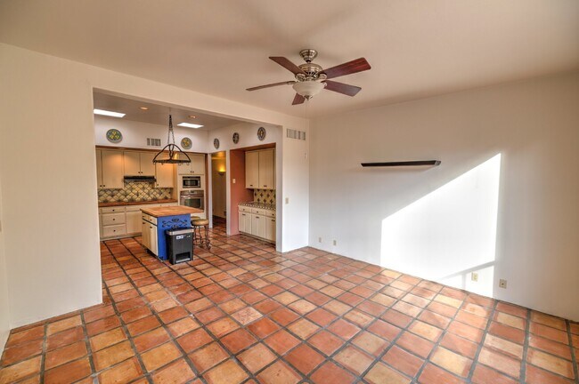 Building Photo - Single Story Foothills Home!