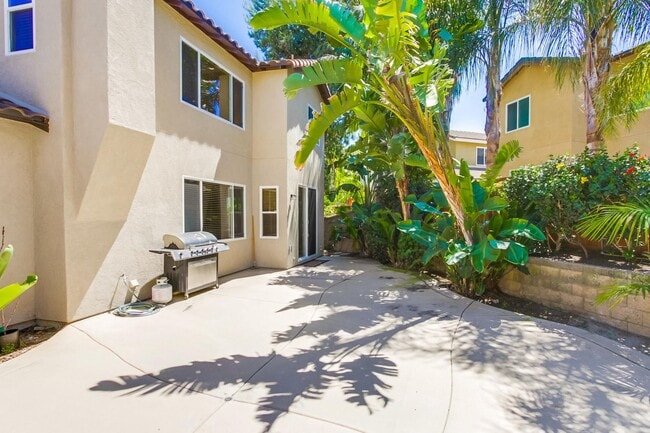 Building Photo - Beautiful 5 bedroom home in highly desired Carlsbad neighborhood