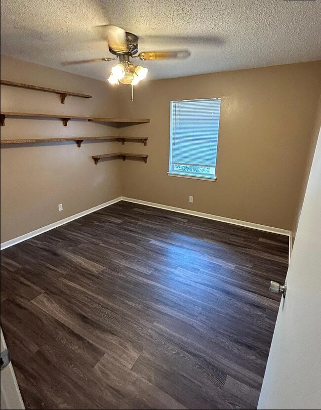 Building Photo - 1203 Blueridge Pky