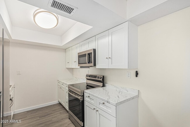 Building Photo - 6480 N 82nd St