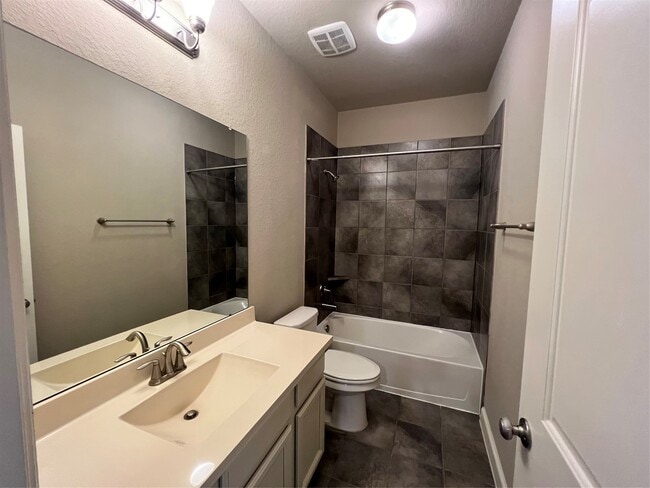 Building Photo - 3318 Suffolk Creek Ln