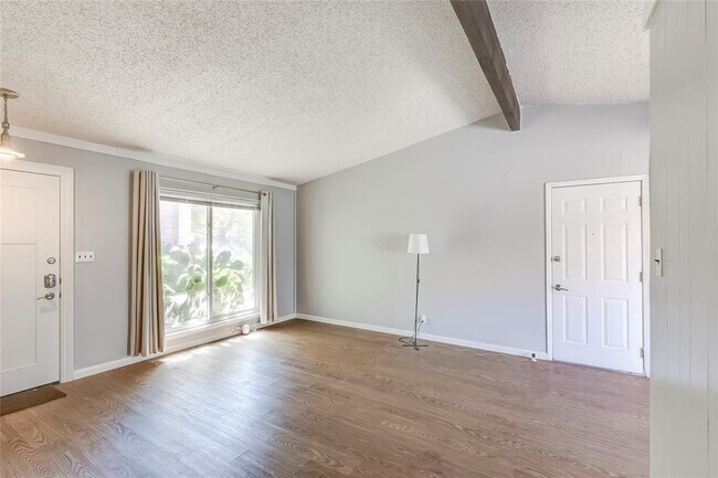 Building Photo - 1204 Woodfield Dr