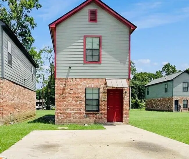 Building Photo - 5515 Paige St