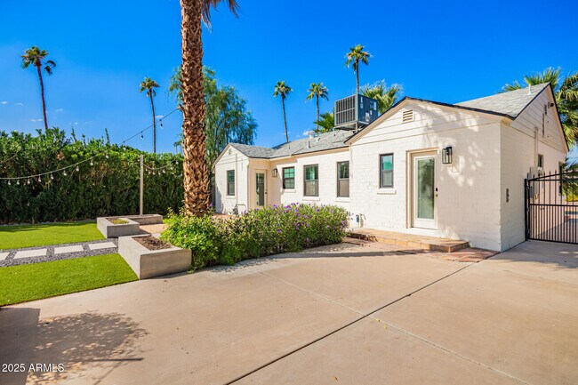 Building Photo - 329 W Granada Rd