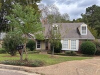 Building Photo - 132 Hillcrest Way