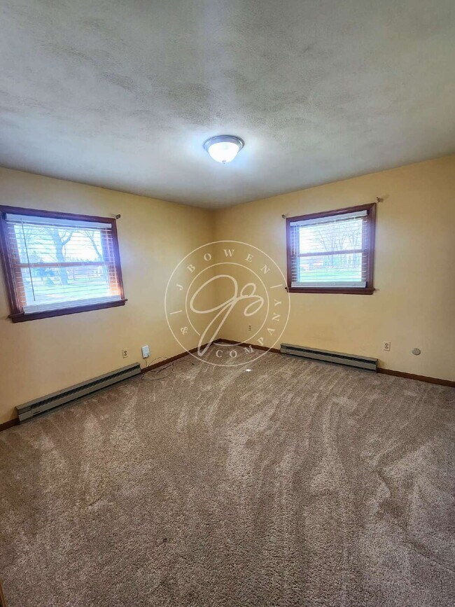 Building Photo - Sylvania Schools! Charming 3-Bedroom Ranch with Attached Garage & First-Floor Laundry