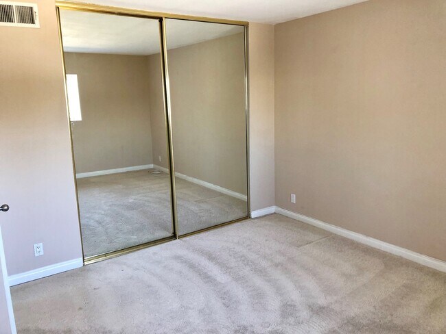 Building Photo - 2 bedroom, 2 story Mission Valley Townhouse with garage