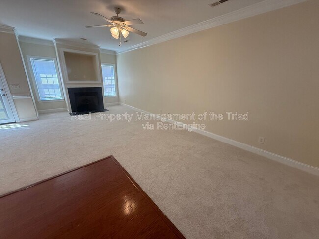 Building Photo - 103 Southlake Ct