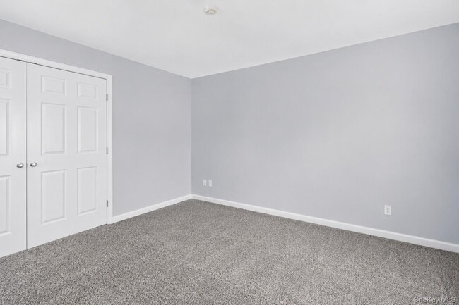 Building Photo - 150 Pointe Cir N