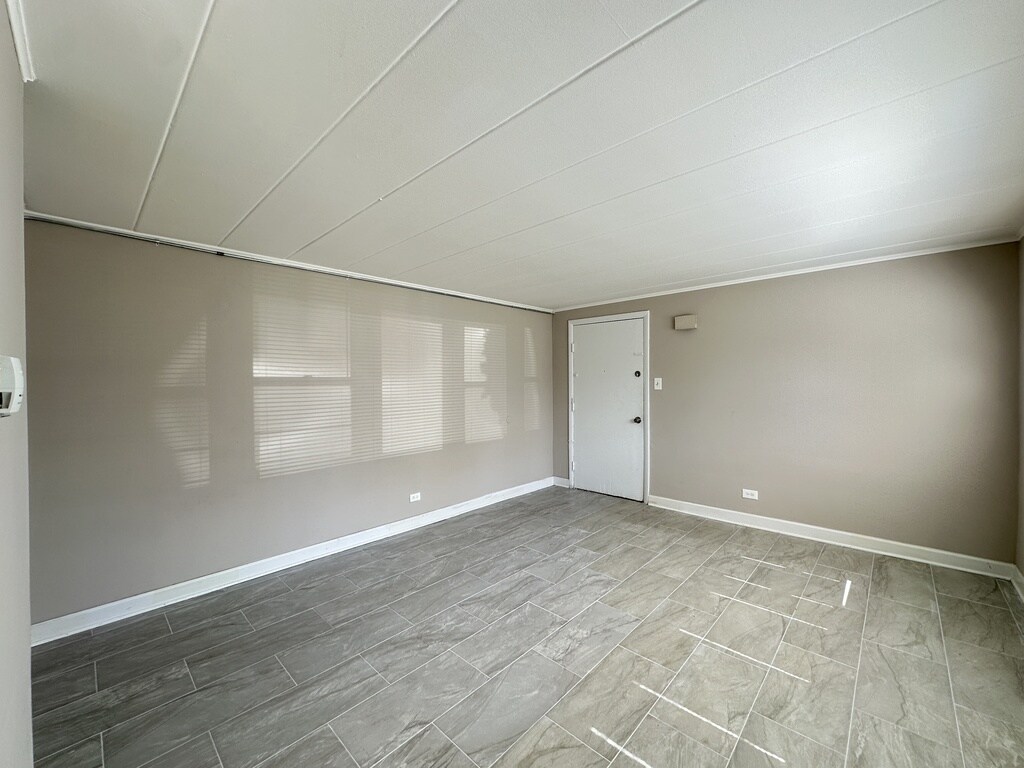 Building Photo - 9630 Ivanhoe Ave