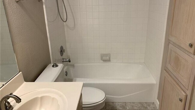 Building Photo - 725 Woodrow Cir