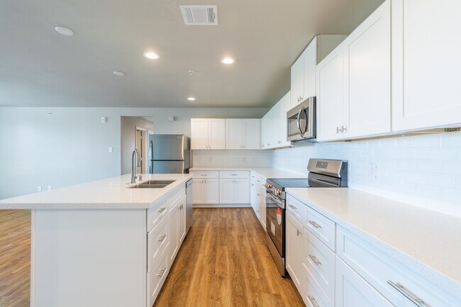 Building Photo - 215 Pk Pl Cir