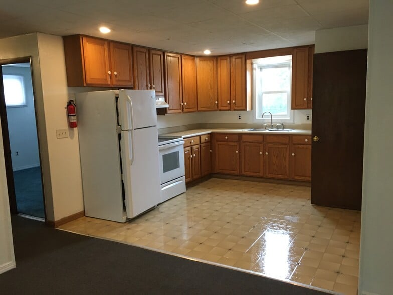Kitchen - 1901 Woodland Rd