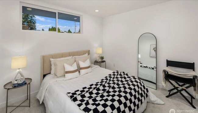 Building Photo - 528 N 72nd St