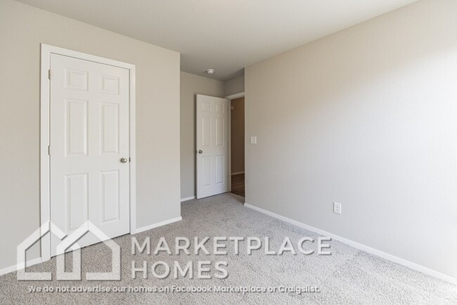 Building Photo - 981 E Starling St