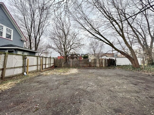 Building Photo - 3911 Bridge Ave