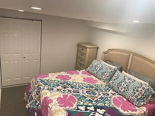 Building Photo - 211 Thompson St