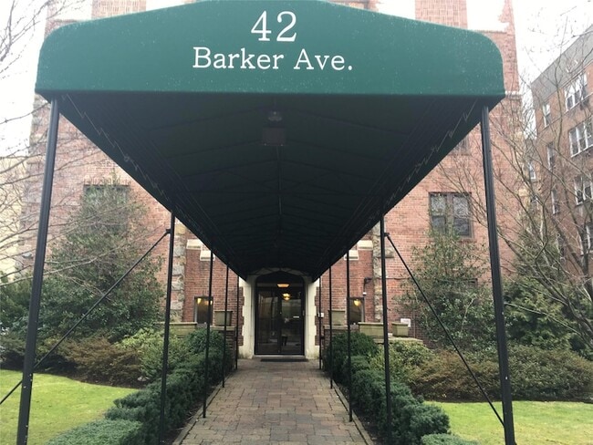 Primary Photo - 42 Barker Ave