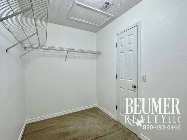 Building Photo - Fantastic Located Home Near NAS for Rent