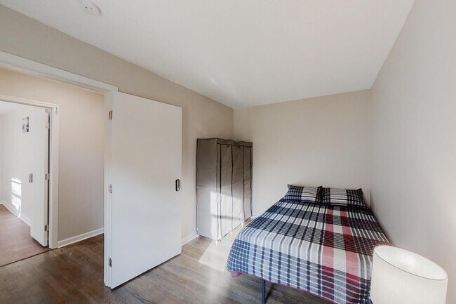Building Photo - Hickory Hills Estates Home, a 8 minute walk to transit stop N Hairston Rd & 452