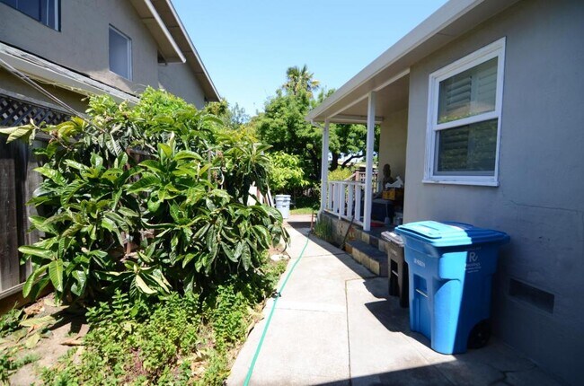 Building Photo - 126 22nd Ave