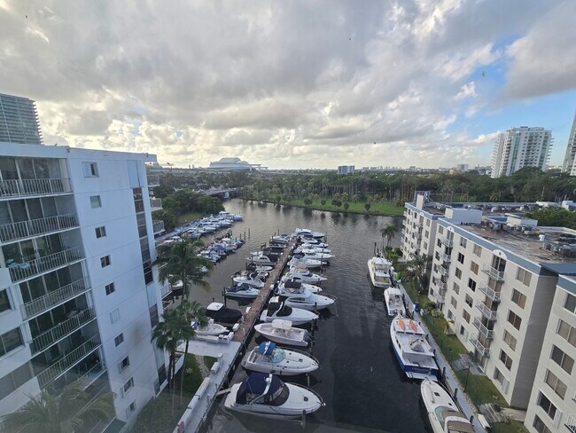 Building Photo - 1700 NW North River Dr