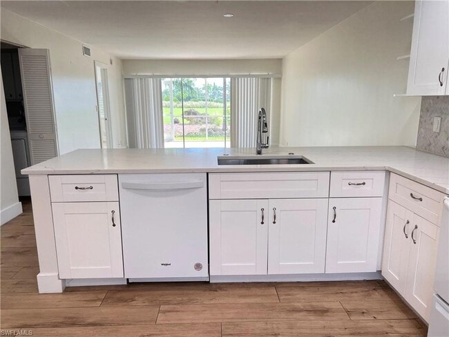 Building Photo - 123 Palm Dr