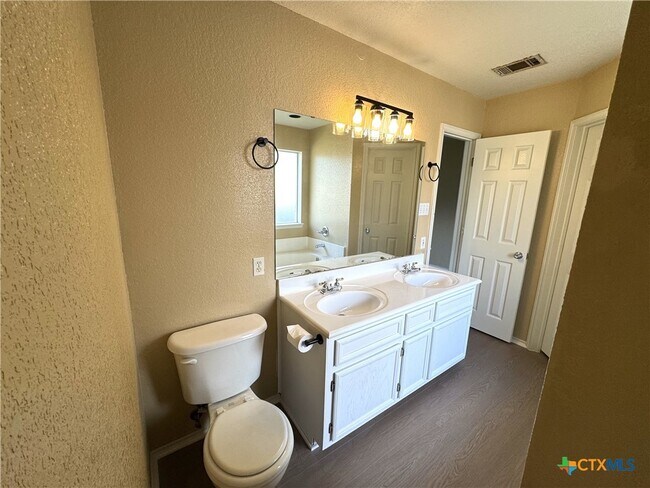 Building Photo - 2806 Maria Dr
