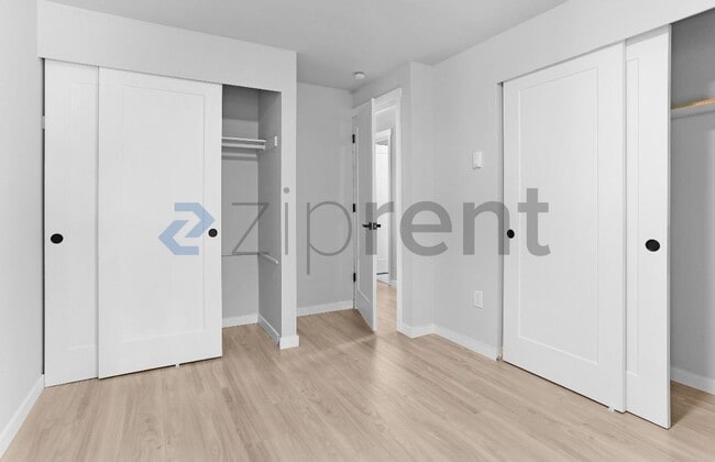 Building Photo - Unit B7