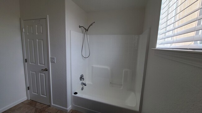 Building Photo - 1888 Leaning Oak Dr