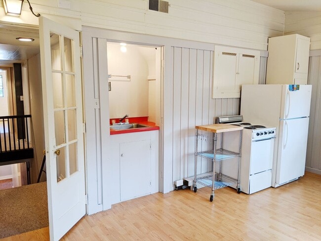 Building Photo - Clark Triplex