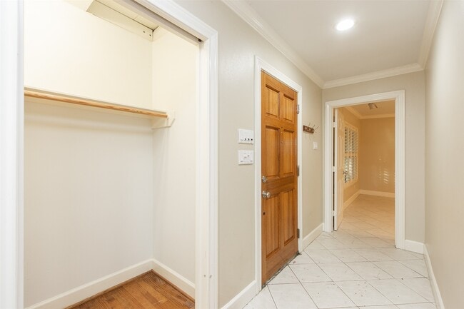 Building Photo - 3023 Conway St