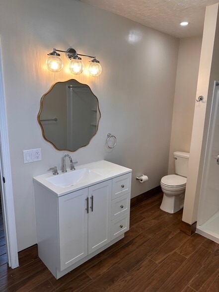 Master bath - 40 Coy St