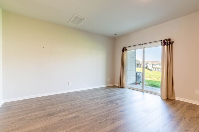 Building Photo - 626 Longtail Ln